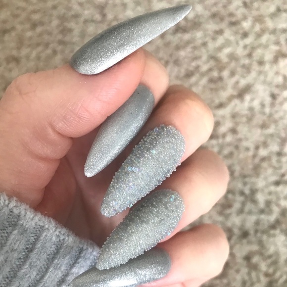 Press on nails - Picture 1 of 5